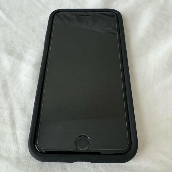 Iphone 8 Plus Unlocked 256GB Black with OtterBox case - Picture 3 of 12